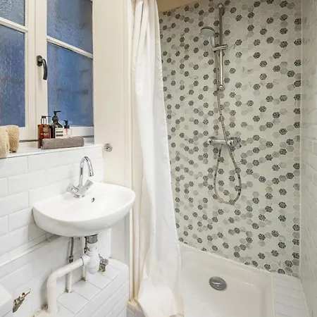 De Charme Au Coeur Du Marais Daire Paris